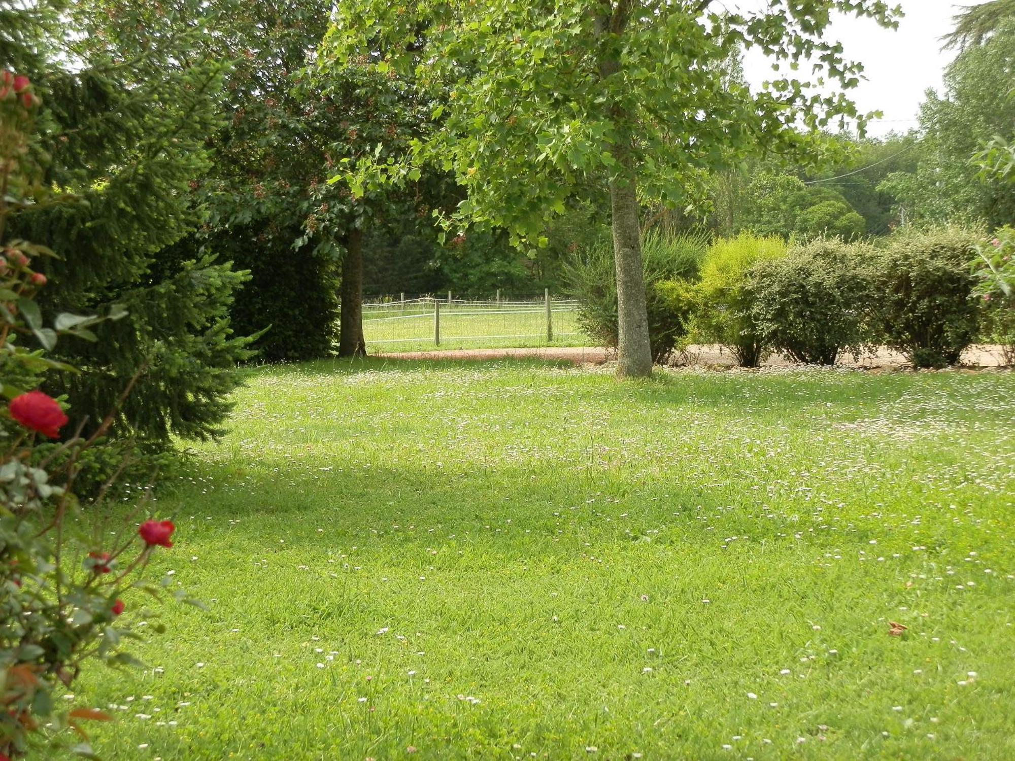 La Roulotte Du Domaine De Meigne Экстерьер фото
